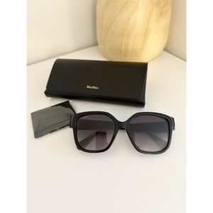 Max&Co ~ Black Frame Sunglasses